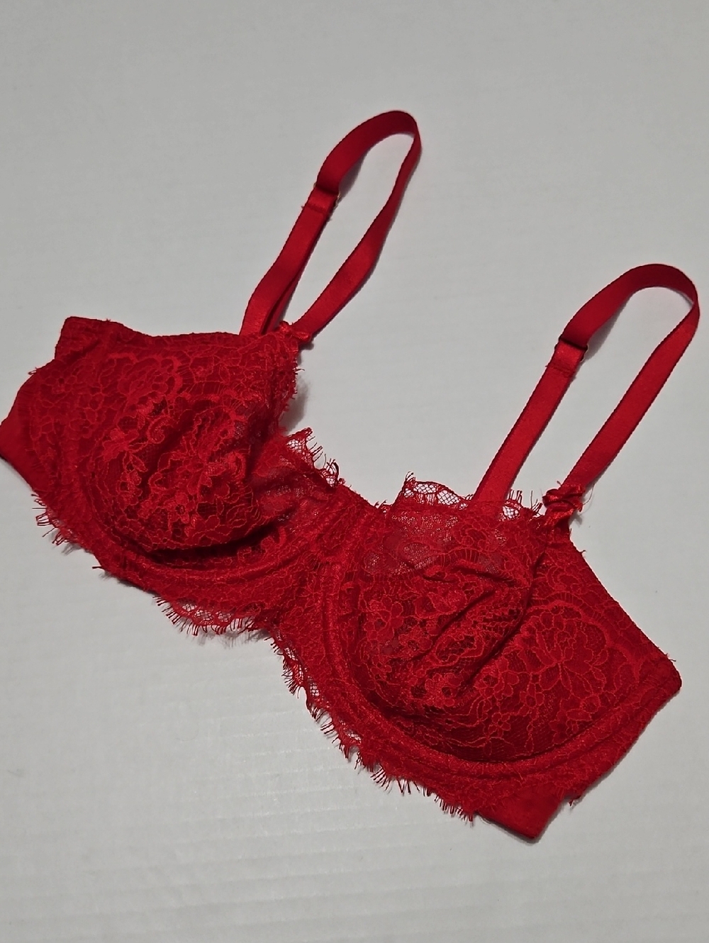 Victoria's Secret Dream Angels Sheer Red Lace Underwire Bra Size 34D